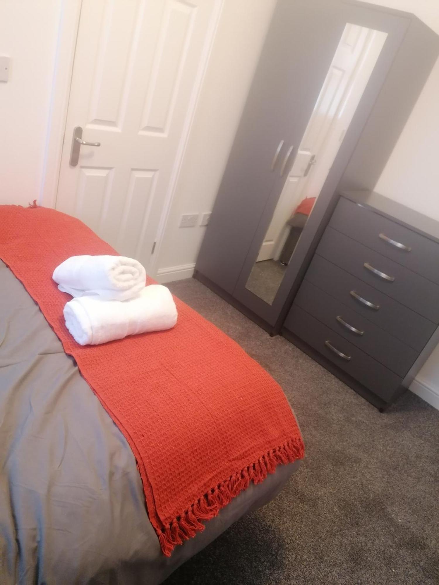 Rossy Home Of Relaxations Stoke-on-Trent Экстерьер фото